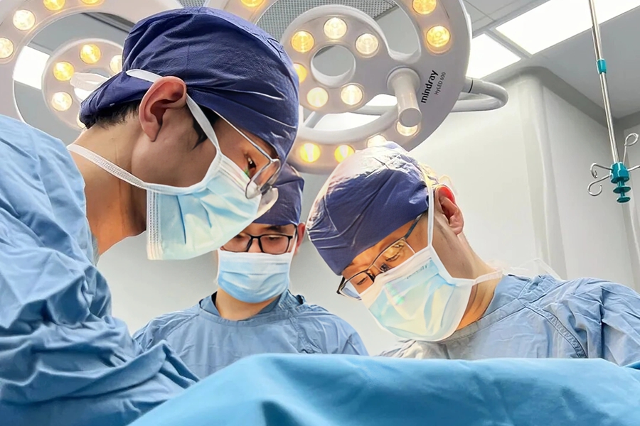 女孩乳房“疙疙瘩瘩”，一查竟长了15个结节！专家巧用单一小切口“一窝端”