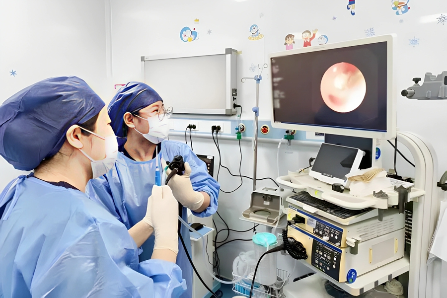 后怕！3 岁娃“偷吃”坚果呛入支气管双肺……假期坚守，急救分秒必争