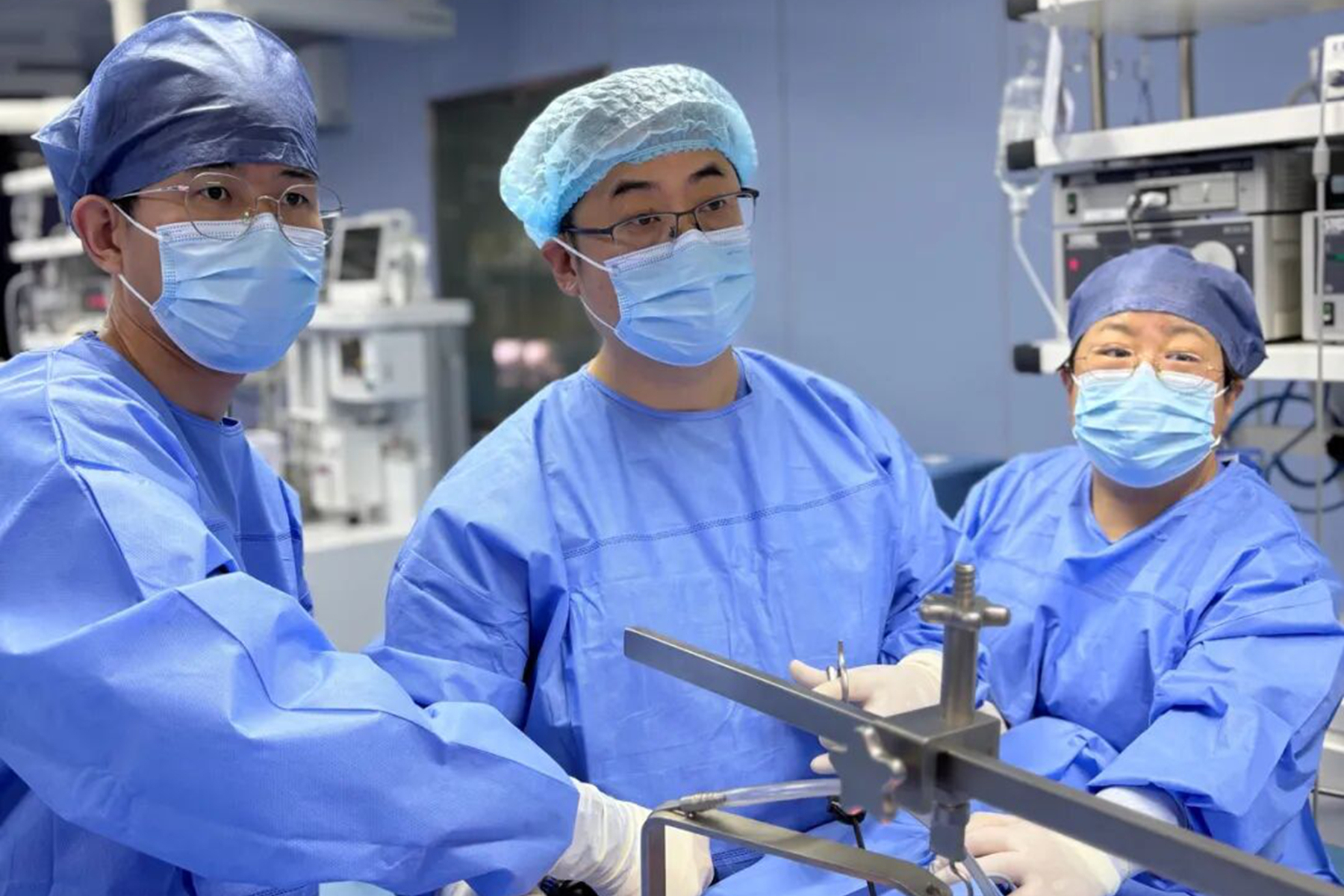 【医者·温度之上】腋窝替颈部挡了一刀!刀过无痕,留住的是一个年轻女孩的体面与底气