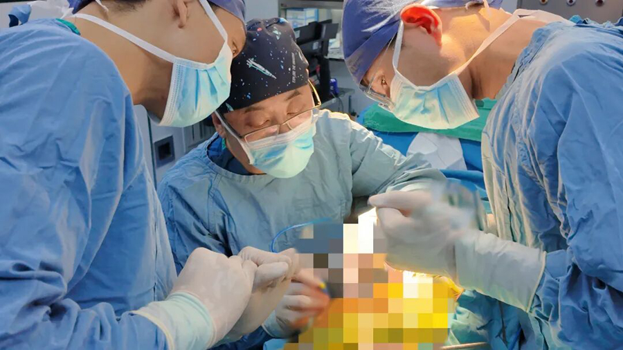 20厘米颈部 “庞然大物” ,成功切除!张坚教授团队高难手术为重度甲亢老人“减负”