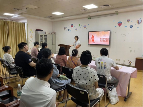 青岛妇女儿童医院母乳喂养宣传活动1518.jpg